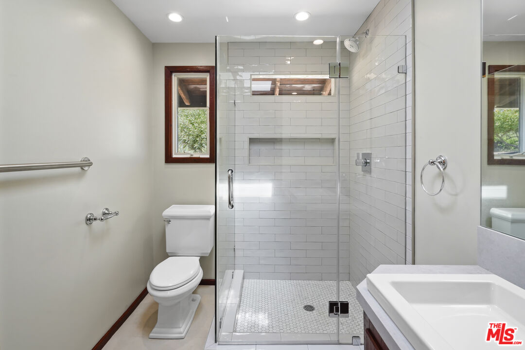 3217 Colony View Cir